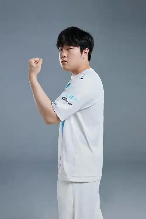 星空体育平台-败北引发热议！，Rookie在勇士比赛中爆冷赢得满堂喝彩-星空体育平台