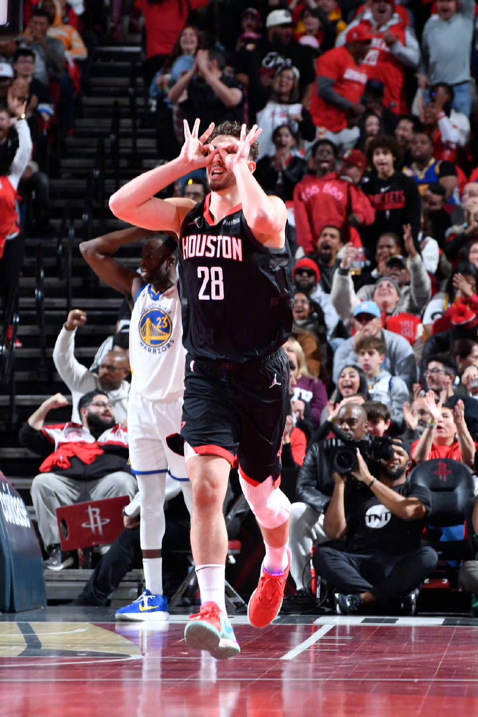 星空体育app-浓眉哥与60激战加拿大队分钟，出色发挥胜负难料！，Rookie焦点对战全场沸腾不已-星空体育app